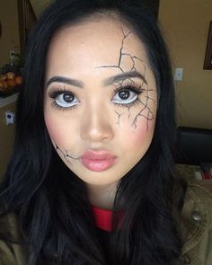 70 Scary Halloween Makeup Ideas You'll Love Halloween Makeup Videos, Cracked Doll Makeup, Cracked Doll, Doll Makeup Halloween, Halloween Makeup Tutorial Easy, Halloween Make-up Looks, Doll Creepy, Minimalist Halloween, Creepy Halloween Makeup