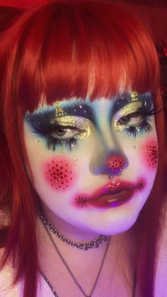 Pierrot Costume, Cute Clown Makeup, White Face Paint, Funky Makeup, Drag Make-up, V Model, Graphic Makeup, Halloween Makeup Inspiration, Swag Makeup