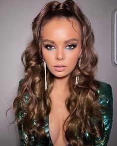 Light Green Makeup, Social Media Post Ideas, New Years Eve Makeup, Prom Eye Makeup, Eye Makeup Styles, Barbie Makeup, Green Makeup, Hair Braid Videos, Makijaż Smokey Eye