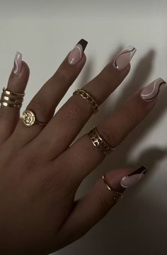 Squared Shaped Nails, Graduation Nails Inspo 2023, Full Set Nails Black Women, Neutral Tone Nails Acrylic, Rust Color Acrylic Nails, Vacation Nails Brown, 2023 Simple Nails, Nails That Go With Brown Dress, Bergandi Acrylic Nails