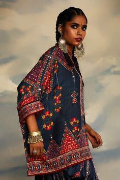 Charcoal grey short kaftan with tribal print and placement beads embroidery. - Aza Fashions Rajdeep Ranawat, Kaftan Pattern, Kaftan Women, Kaftan For Women, Short Kaftan, Beads Embroidery, Kimono Fabric, Gray Silk, Grey Shorts