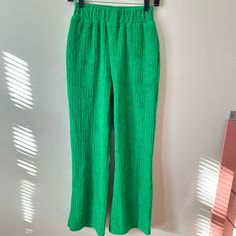 Nwt Super Cute And Even More Vibrant In Person! Green Ankle Pants For Party, Party Pants With Elastic Waistband In Green, Garbage Pants, Floral Palazzo Pants, Flare Dress Pants, Cropped Flare Pants, White Halter Top, Flare Legging, Green Texture