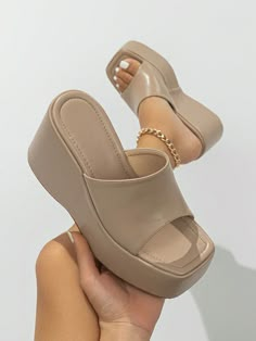 Elegant Shoes Heels, Dr Shoes, Pretty Shoes Sneakers, Cute Shoes Heels, Shoes Heels Classy, Shoes Outfit Fashion, Women Platform Shoes, Stunning Shoes