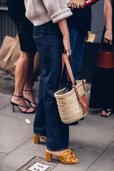 Street style at London Fashion Week in collaboration with Moeez Ali Travel Outfits, British Fashion, Summer Is Here, Global Market, Louis Vuitton Bag Neverfull