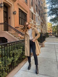 Camel Trench Coat Outfit, Fall Winery Outfits, Wine Tour Outfit, Trench Coat Outfit Fall, Fall Coat Outfit, Camel Trench Coat, Trench Outfit, Wineries Outfit, Fall Family Photo Outfits