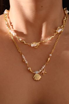 Bold Gold Jewelry Aesthetic, Exquisite Gold Necklaces With Jewels, Costume Jewelry Plated Necklaces For Jewelry Making, Gold Double Strand Gemstone Necklace, Jewelry Stacking Necklaces, Shell Necklace Aesthetic, Gold Beach Jewelry, White Pearls Necklace, Gold Shell Necklace