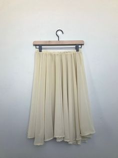 Perfect ballet skirt for rehearsal, class, or photoshoots. Full circle with no seams and a comfortable elastic waistband. Made using a light chiffon fabric and available in a wide variety of colors. Amanda Miller, Skirt Aesthetic, Full Circle, Flowy Skirt, Beautiful Skirts, Chiffon Fabric, Sports Women, Pink Color, Maxi Skirt