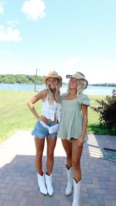 George Strait Concert Outfit Summer, Gorge Outfit, John Pardi, George Strait Concert Outfit, Zac Bryan, Cute Country Dresses, George Strait Concert, Cowgirl Lifestyle, Luke Bryan Concert