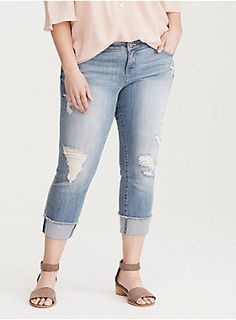 Love boyfriend jeans Plus Size Stores, Trendy Plus Size Fashion, Cropped Boyfriend Jeans, Perfect Boyfriend, Best Jeans, White Label, Plus Size Jeans, Light Wash Denim, Fashion 2017