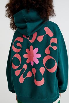 Graphic Shirt Design, Design Moda, Shirt Design Inspiration, Flower Graphic, Flared Jeans, Apparel Design, Graphic Hoodie