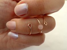 Knuckle ring rose gold wire rose quartz gemstone by GemmaJolee Gemstone Rings Diy, Diy Wire Jewelry Rings, Diy Jewelry Rings, Wire Jewelry Rings, Knuckle Rings, Rose Quartz Ring, Wire Jewelry Designs, How To Make Rings, Diy Rings