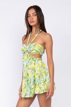 Get your Texas boho vibes on in the Sundown Blue Lemon Print Sundress! Blue lemon print shapes this cute dress that has a halter V-neckline with tie straps, and a cutout waist. The open back wraps around the sides to create a cutout effect above the attached mini skirt. Ruffle trim and side ties decorate the cutout waist. DETAILS & CARE Rayon. Dry Clean. Imported. Sundress Boho, Sundress Blue, Lemon Print Dress, Halter Sundress, Tree Dress, Skirt Ruffle, Boho Pink, Creative Instagram Photo Ideas, Lemon Tree