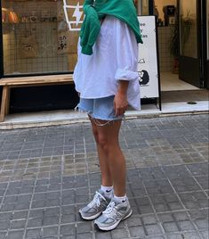 Fashion Inspo Summer, Surfergirl Style, New Balance 990, Sneakers New Balance, Spring Fits, Green Hoodie, Matcha Latte, Mode Inspo, Saturday Morning