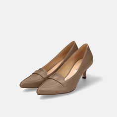 A pair of mannish loafers with an elegant finish, featuring a 5cm heel and pointed toe. A low heel that is easy to wear daily and a beautiful item. Beige Pumps, Loafer Style, Loafers Style, Dark Beige, Foot Pain, Suede Material, Pumps Flat, Artificial Leather, Ballet Flat Shoes