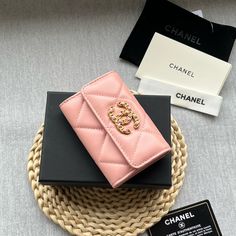 Size: (11*8.5*3cm) It comes with Dust box, Care manual, Tag and Paper bag. Luxury Wallet, Vogue Fashion, Wallet Fashion, Bags Shoes, Purse Wallet, Ring Earrings, Womens Watches, Ear Cuff, Leather Bag