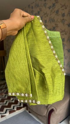 Elegant Aari Work Blouse Design, Blouse Simple Hand Work Designs, Blouse Works Latest, Heavy Embroidered Blouse Designs, Silk Saree Blouse Embroidery Designs, Simple Blouse Designs For Saree Pattu, Green Pattu Sarees Weddings, Simple Aari Work For Blouse, Silk Blouse Neck Designs