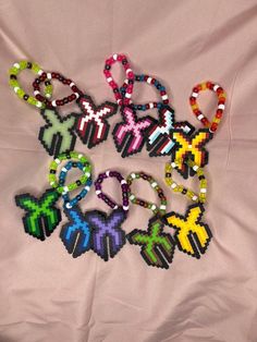 a bunch of beads that are on top of a bed together in the shape of an x