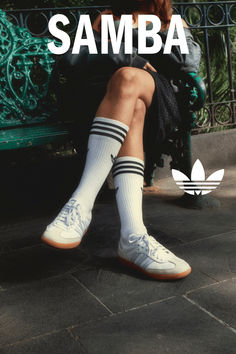 A classic silhouette made for versatility. Chunky Sole Boots, Samba Shoes, Hippie Aesthetic, Classic Purse, Quoi Porter, White Shoes Sneakers, Iconic Style, Shoes Adidas, Models Off Duty