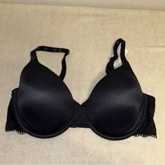 New With Tags.There Is No Stains And No Ripping!! It Is Size 36d.It Has Adjustable Straps And Underwire !! The Measurements Laid Flat From The Band Is 14 Inches. Any Questions Let Me Know!! Soma Intimates, The Band, Let Me Know, Women's Intimates, Adjustable Straps, Let Me, Band, Let It Be, Tags