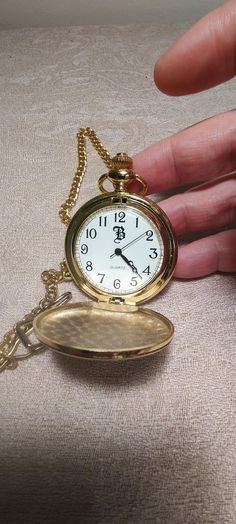 Gold tone Pocket watch quartz movement. Fully working new battery. New old stock. Has some minor wear. Grunge Dark Academia, Old Pocket Watches, Vintage Pocket Watch, Pocket Watches, Art Project, Quartz Movement, Creative Ideas, Pocket Watch, Jewelry Watches