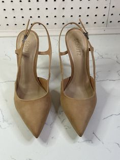 SCHUTZ Women's Boris Pointed Toe Slingback Pump Heels NWB Size 8.5B Color: Honey Beige Suede Elevate your shoe game with these Schutz Boris Honey Beige Slingback Suede Pumps. The pointed-toe stiletto design and patent leather upper material make for a sophisticated and stylish look. These pumps are perfect for any occasion, whether it be a night out or a special event. The slingback style adds an extra touch of elegance, and the beige color is versatile enough to pair with any outfit. These shoe Pump Heels, Suede Pumps, Slingback Pump, Women's Wardrobe, Shoe Game, Beige Color, Pumps Heels, Special Event, Shoes Women Heels