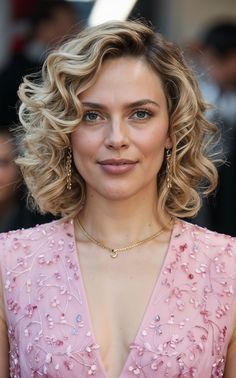 35 Gorgeous Mid-Length Haircuts with Layers You'll Love in 2024