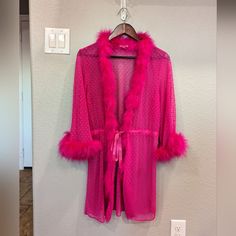 Hot Pink Barbiecore Paris Hilton Vibes Glam Robe, I'm A Size Medium But This Fits Me Fine. Please Select Sz S To Purchase. Thank You! Perfect For Halloween Glam Y2k, Pink Robe With Fur, Betsey Johnson 2000s, Vintage Pink Robe For Loungewear, Hot Pink Bath Robe, Betsey Johnson Halloween, 90s Glam, Vintage Betsey Johnson, Ostrich Feather