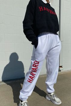 A must have! Stay comfy all season long in the our Harvard Basic Sweatpants. These sweatpants feature a high-rise fit, elastic waistband, side pockets, and cuffed ankles. High-rise Elastic waistband Side pockets Cuffed ankles 75% Cotton, 25% Polyester Machine washable Size + Fit Wearing size S Height: 5'5" P.S. We'd love to see you repping this style! Don't forget to tag us to be featured ♡ *All MTO orders are made specifically for you. Please allow 3-6 business days for order to be processed an Sweatpants Outfit Street Styles, Comfy Outfit For School, Comfy School Outfits, Theodore Nott, Mha Dr, Vinyl Logo, Sweats Outfit, University Outfit, Tailgate Outfit