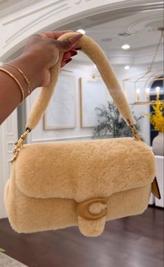 I love coach Aesthetic Luxury Bags, Cute Designer Bags, Purses Aesthetic, Expensive Purses, Expensive Bag, Trendy Purses, My Style Bags, Luxury Bags Collection, Handbag Essentials