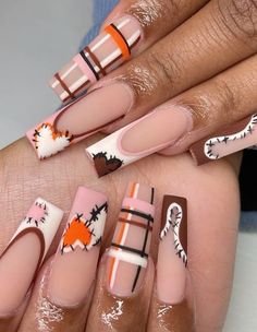 Fall Nails 2023 Thanksgiving, Halloween And Thanksgiving Nails, Fall Medium Nails Acrylic, Thanksgiving Color Nails Acrylic, November Thanksgiving Nails, Creative Fall Nail Designs, Fall Time Nails Acrylic, Fall Patch Nails, Medium Nails Halloween