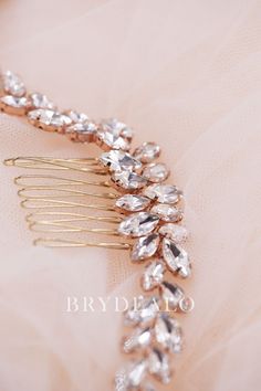 Retro and delicate, this rose gold rhinestones leafy wedding hair comb is a great option for wedding day, brithday party or travelling. shown color rose gold content rhinestones, alloy size length 24cm, width 4.5cm Leafy Wedding, Rose Gold Hair Vine, Bridal Hair Decorations, Gold Hair Vine, Gold Hair Pin, Wedding Hair Comb, Rose Gold Hair, Wedding Hair Pins, Hair Comb Wedding