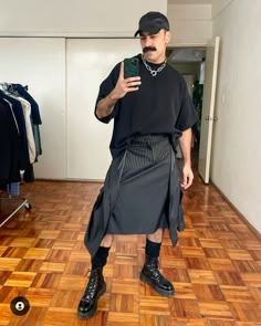 Male Skirt Fashion, Men's Skirts Fashion, Men In Skirts Street Style, Men Wearing Skirts Outfits, Man In Skirt Outfit, Berghain Outfit Man, Men’s Skirt, Berghain Fashion, Male Skirt Outfit