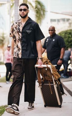 Prada Outfit Men, Prada T Shirt, Shai Gilgeous Alexander, Masculine Fashion, T Shirt Outfit, Mens Summer Outfits, Ben Simmons, Swag Outfits Men, Sports Aesthetic