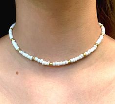 White and gold seed bead chocker necklace. White Choker With Gold Beads As Gift, Gold Chocker Necklace, Beaded Chocker, Harry Core, Chocker Necklace, Seed Bead, Hanging Signs, Seed Beads, Vision Board