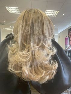 The most perfect blowout using rollers . freshly toned blonde with layers!! #blondehairstyles #blowout #hair #hairstyles #haircut #haircare #hairgoals #blondehaircolor #90shairstyles #90s Blowout Hair Extensions, Voluminous 90s Hair, 9s Blowout Hair, Big Blonde Blowout, 90s Blow Outfit Hair, Medium Length Hair With Layers Blowout, 90s Blowout Mid Length Layers, 2000s Blowout Hair, 2000 Layered Hair