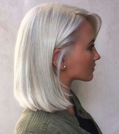 Ice Blonde Hair, Makeup Bridesmaid, Trending Hair, Hairstyles Tutorial, Beautiful Gray Hair, Gray Hair Cuts, Blending Gray Hair