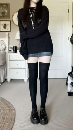 Edgy Fits Grunge, Frilled Skirt Outfit, Oversized Sweater Fall Outfits, Sweater Socks Outfit, Long Skirt Outfit For Fall, Fall Outfit Alt, Did Marten Outfits, Outfit Ideas Simple School, Style Thigh High Socks