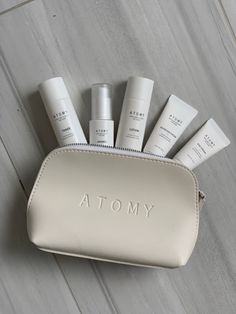 Travel sizes of Atomy’s best selling skincare kit. Skin Care Travel Kit, Travel Skincare Kit, Skincare Kit Packaging, Skincare Travel Kit, Promotional Items Marketing, Atomy Products, Skin Care Travel, Travel Size Skincare, Packaging Skincare