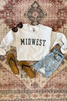 Midwest Classic Crewneck Sweatshirt - Grey Mama Style, Cute Fall Outfits, Mom Outfits, Autumn Fashion Women, Ash Grey, Mom Style, Spring Summer Outfits, Grey Sweatshirt, Outfits For Teens