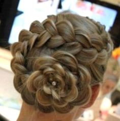 hair Dutch Flower Braid, Pretty Braids, Flower Braids, Bridal Hairstyles, Braided Bun, Braid Hairstyles, Hair Tips, Great Hair, Hair Dos