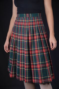 Vintage wool skirt, pleated in green and red. In very good condition. No signs of wear. Size about S. The waist fits rather small, otherwise also good for a size M. Waist 33cm Length 66cm ... Discount for multiple items, applies automatically at check-out:  3 or 4 items: 15% Off 5 items or more : 25% off Also, please send me your ► phone number ◄ after ordering. That way you will be notified when the parcel arrives. SHIPPING & TRACKING I provide a tracking code and link for every order. It is th Vintage Wool Skirt, Military Color, Scottish Style, Blue Linen Dress, Glitters Skirt, Scottish Fashion, Womens Skirts, Skirt Pleated, Wool Wrap