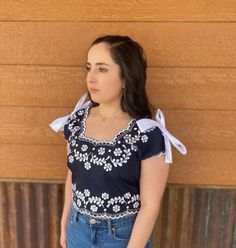 Beautiful Navy Blue Mexican crop top, with white hand-embroidery. The color and patterns of the threading may very as these are individually handmade by artisans. They run small. Material & Care -Made out of Manta 100% Cotton. -We recommend hand washing and air dry. Casual Cotton Crop Top With Floral Embroidery, Summer Embroidered Cropped Blouse, White Embroidered Cropped Top, White Embroidered Cotton Crop Top, Mexican Style Crop Top, Mexican Outfit, Making Out, Floral Tops, Open Shoulder Tops