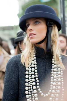 Chanel Anya Rubik, Pretty Hats, Chanel Style, Anja Rubik, Wear Pearls, Fashion Institute