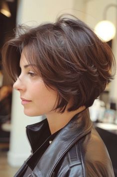 Short pixie bob with top layers Kort Bob, Hair Inspiration Short, Short Layered Haircuts, Penteado Cabelo Curto, Short Hair Haircuts, Butterfly Hair, Short Hair With Layers