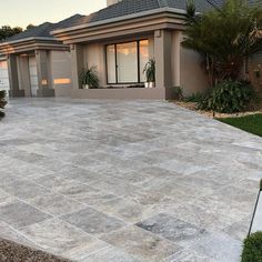 Lithic Australia's Silver Trav travertine pavers used for a driveway. Travertine Front Elevation, Travertine Alfresco, Travertine Crazy Paving, Silver Travertine Pool Deck, Cobbled Driveway, Paver Lights, Silver Tumbled Travertine, Light Browns