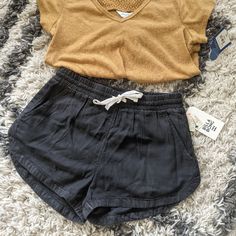 Brand New With Tags Billabong Road Trippin' Shorts. Size Xs. Great Quality Shorts Just Too Small For Me. Cute Billabong Outfits, Old Billabong Clothes, Billabong T Shirt Woman, White Jacket Women, Black Road, Billabong Tops, Billabong Shorts, Pink Denim Shorts, Coral Shorts