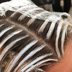 Use these quick balayage tips for a faster color application at the salon. How To Highlight Your Hair At Home Diy, Highlight Your Own Hair, How To Bayalage Hair, Balage Hair, Diy Balayage, Baylage Hair, Diy Hair Dye