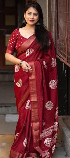 Red and Maroon color Saree in Cotton fabric with Printed work Red Cotton Saree For Wedding, Red Cotton Blouse Piece, Festive Red Cotton Blouse Piece, Red Cotton Blouse Piece With Traditional Patterns, Traditional Cotton Blouse Piece In Red, Red Cotton Saree, Party Wear Traditional, Party Wear Saree, Trendy Dress Outfits