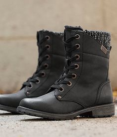 Fashionable Boots Women, Roxy Boots, Nordstrom Boots, Style Converse, Timberlands, Latest Shoe Trends, Balenciaga Shoes, Minimal Chic