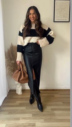 Leather Skirt Outfit Winter, Old Money Winter, Fashion Pics, Office Attire, Fashion Mistakes, Casual Work Outfits, Autumn Outfit, Outfit Inspo Fall